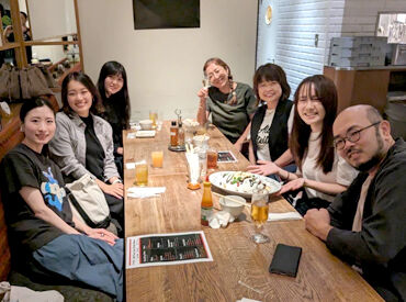 【一番右が店長！！】
この日は歓送迎会でした！
卒業した先輩も、気軽に近況報告に来てくれます♪