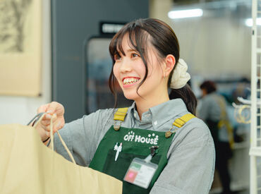 オフハウス　河口湖店　[19426] 買取受付・査定・商品陳列…など
業務は多岐にわたりますが
その分時間が過ぎるのはあっという間!!
充実感もありますよ◎