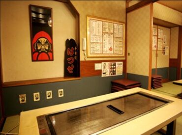 お好み焼き千日前はつせの店内♪
お好み焼きはお客様が自分で作るので
技術がなくても大丈夫◎