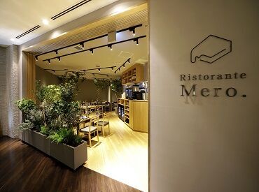 【写真はRistorante Mero.大通BISSE店】
木目調でほのかな照明が心地よい店内。
思わず深呼吸したくなるような空間です！