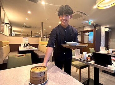 バイト初めてさんでも安心!
お客様からの「ありがとう」が嬉しい
接客のお仕事であなたも笑顔に♪