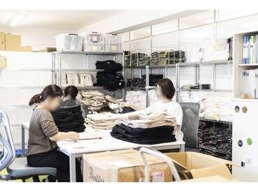 ＼もくもく×シンプル作業◎／
Tシャツやタオルを畳んだり、値札を付けたり etc...
商品の出荷準備業務がメインです♪