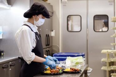 デリカキッチン　大丸梅田店 2026年春OPEN！オープニング一期生としてお店作りに携わりませんか？？みんな一斉スタートなのでバイトデビューも大歓迎！！