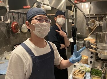 釜たけうどん 明石焼 LINKS梅田店　009 釜たけうどん 明石焼 LINKS梅田店
「飲食バイト初めてです…」
そんな方が今では戦力として活躍中！