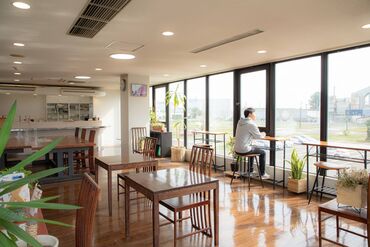 株式会社鉄工団地自動車学園 カフェ併設の自動車学校で受付事務♪
女性スタッフが活躍中◎正社員登用あり★
未経験でも安心してスタートできる環境です！