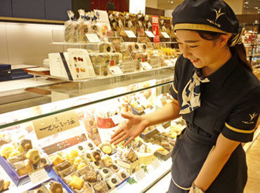 ブールミッシュ　日本橋高島屋店 ★まずはケーキのお渡しから★
特別なスキルは必要なし！
未経験から始めた学生さんや
主婦さんも多数活躍しています◎