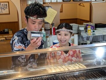 やきとり 恵屋プラス　戦場坂店 スタッフ同士の仲がよく
笑顔があふれる明るいお店です◎
未経験スタートのスタッフも活躍中！
困ったときはみんなで助け合い♪