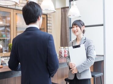 お部屋さがし物語 湊町中央店 ＼幅広い年代の方が活躍中！／
初めての方もしっかりサポート◎
一生懸命頑張ってくれる方は昇給の可能性も♪