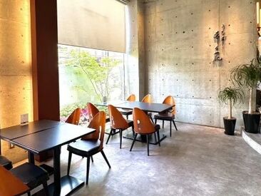 \こちらは「中百舌鳥店」です♪/
落ち着いた雰囲気でオシャレな店内★