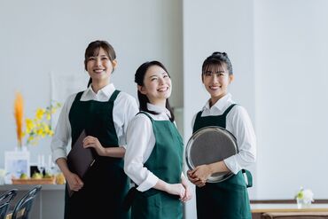 30～40代の主婦さんが多数活躍中
同時募集のキッチンスタッフは野菜のカットや皮むきなど超シンプル◎
お気軽にご連絡ください☆