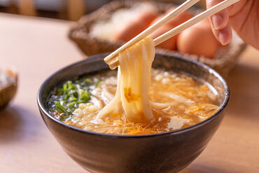 讃岐うどん般若林　羽田空港店 ＼履歴書不要でサクッとはじめやすい！／
好きな髪型・髪色でオシャレOK♪
お気軽にご応募してください！


