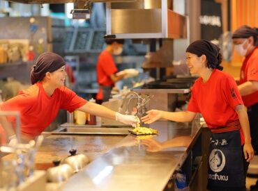 「初飲食バイト」でも安心♪
研修に特別チカラを入れています！
自信を持ってバイトができるよう、
全力でサポートします★