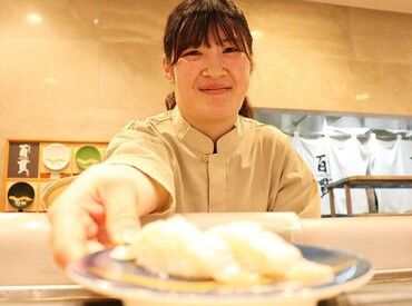 ABURI百貫　イオンモール筑紫野店 未経験スタートのスタッフも多数在籍！
優しい先輩がしっかりサポートするので、
バイトデビューの方でも安心です♪