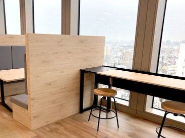 職場からの景色は抜群！
キレイなカウンター席で休憩も◎