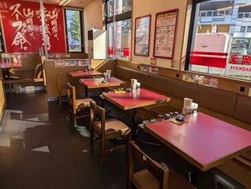 ラーメン 山岡家函館鍛冶店 お昼までや夕方から…深夜だけなど、
自分に合った時間帯に勤務可能なので、
家庭や学校との両立カンタンです♪