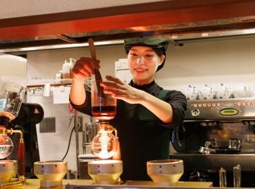 新橋　ツバキカフェ 学生さん大歓迎♪
テスト期間や長期休みなど…シフトの相談はお気軽にどうぞ！