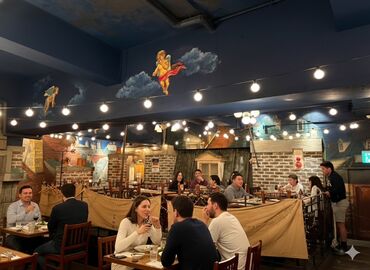 カフェ　ラ・ボエム　 表参道 木のぬくもりを感じる、落ち着いたカフェ風の店内。
気分の上がるオシャレ空間で、
楽しく、心地よく、お仕事しませんか？