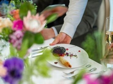 当日は5～10名のチームで動くから、
困ったときもすぐヘルプが出せて安心です★
まずは気軽にご応募ください♪