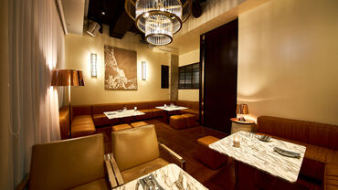 フレンチトーストやアフタヌーンティーなど…
20~30代の方に女子会やデートで人気のお店☆
明るい雰囲気で自分らしく働けます◎