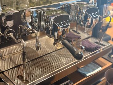 応募の理由は何でもOK◎
コーヒーが好きで接客経験がある方、
コミュニケーション力を活かしたい方、
長期勤務できる方は歓迎✦