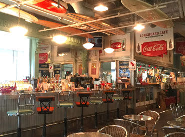 LONGBOARD  CAFE 未経験の方も大歓迎♪
安心・丁寧な研修サポートがあるので
どなたでもお気軽にご応募ください◎