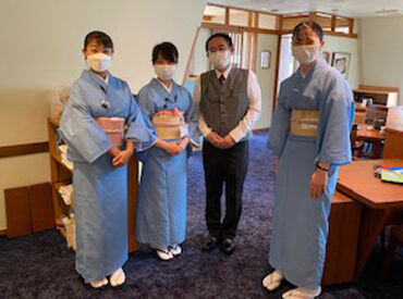 落ち着いた雰囲気のきれいな店内♪
スタッフ同士も仲良しで、初めての方もすぐに馴染めます◎