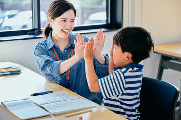 Learning studio LAT 福知山駅スグ★落ち込んでる生徒さんのために、
お菓子パーティーも開催する!?
あたたかーい塾長がお待ちしております♪