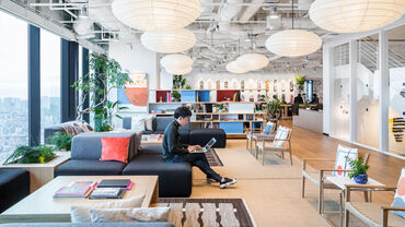 本社オフィスは渋谷スクランブルスクエアのWeWorkに入っております。不定期でオフィスに集まっての交流もおこないます！