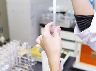 株式会社西日本技術コンサルタント お任せするのは…
分析補助作業やデータ入力など★
特別な資格や知識は不要！
＜20～40代スタッフ活躍中＞