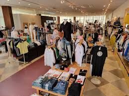 お気に入りの髪型、髪色、ネイルで働ける★
オシャレ自由な職場でバイトデビュー♪
