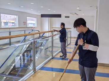 清掃バイトは…
接客ナシ!マイペースにコツコツ!
楽しく働けるのがポイント★
人見知りさんもリラックスして働けます!