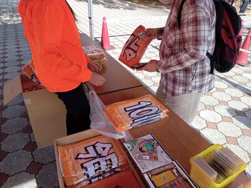 特典グッズのお渡しもおまかせ◎
特典グッズ目当てで来場されるお客様もいるので、
すごく喜んでもらえますよ♪