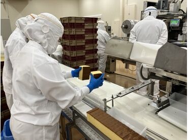 井村屋株式会社　あのつFACTORY 20～40代の男女が活躍中！
育児休業や出生支援休暇、
看護休暇など嬉しい制度も充実♪
ライフステージが変わっても安心です！