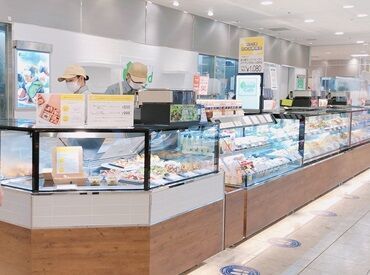 Salad Cafe 近鉄あべのハルカス店  オシャレでフレッシュなサラダやお惣菜の販売を通して
たくさんのお客様に"笑顔"をお届けするお仕事です♪