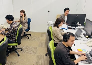 髪色・服装は基本自由なので、いつも通りのあなたで働けます♪
ネイルもタイピングに支障がなければどんなデザインでもOKです！
