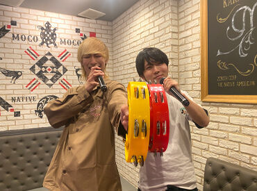カラオケモコモコ　向ヶ丘店 「スタッフ同士仲いいし、この店の雰囲気が好き！」
10～20代のSTAFFが多いから、
いつもワイワイしながら働いてます♪