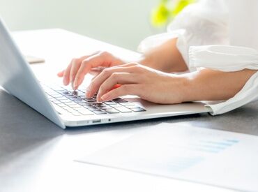 正社員登用あり◎
長い歴史を持つ安心＆安定の事務所勤務！
テレワーク・在宅の相談可能です！