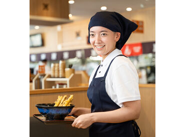 資さんうどん　こてはし台店＜480317＞ ＼バイトデビュー歓迎！／
資さんうどんで一緒に楽しく働きましょう♪
履歴書不要でOK◎