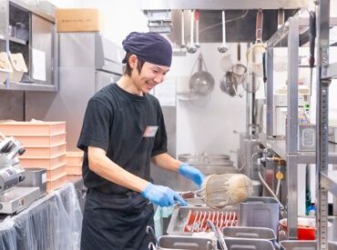 ラーメン魁力屋　ゆめタウン久留米店 はじめは元気に
「いらっしゃいませ！」が言えればOK。
たくさんの仲間と一緒に協力しながら
ニコニコ笑顔でお仕事しましょう！