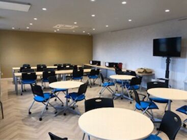 <未経験からスタートがほとんど>
分からない事は丁寧にお教えします!
大手グループ会社ならではの
サポート体制もバッチリ☆