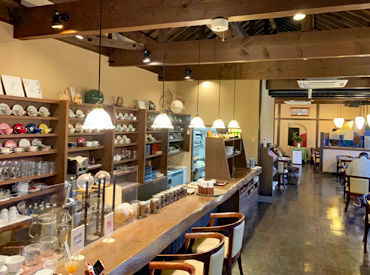 初バイト＆ブランク明けの方も安心！
いきなり「じゃあお願いね！」と丸投げはしません◎
先輩スタッフがしっかりサポート♪