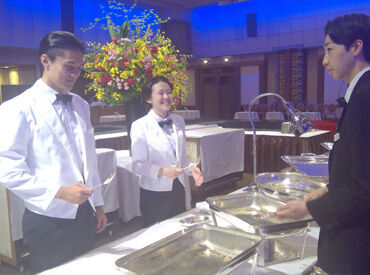 お客様とのふれあいもこの仕事の楽しみ★
ブライダルのお仕事の際には、
たくさんの感動をいただくことも…?