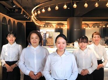 お仕事内容は既存スタッフが丁寧にお教えします◎
スイーツ店での勤務が初めての方もご安心ください♪