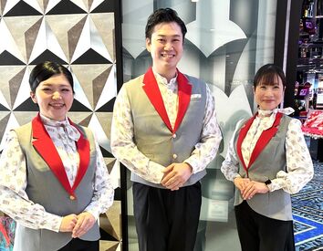 常連さんに名前を覚えてもらって声をかけられたり、仲間と協力し合ってお店の改善を進めたり、成長が感じられる職場です。