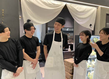 福岡・博多で大人気の天ぷら屋さん♪清潔感あるキレイな店舗で一緒に働きませんか?子育てがひと段落した主婦(夫)の方も活躍中◎