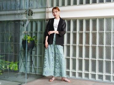 アパレルデビューしたい方
AS KNOW ASが好きな方
ゆくゆくは社員になりたい方、etc…理由は何でも♪