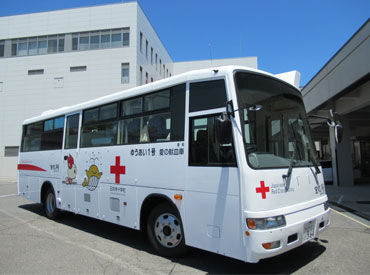 愛知県赤十字血液センター 幅広い年齢層の献血者さんと接することができ、
会話から学びも多く毎日が新鮮！
穿刺経験を重ねるうちに技術UPに繋がります★