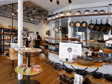 株式会社釜浅商店 人気の軽作業スタッフ募集♪
商品のピッキング・梱包・検品をお任せ！