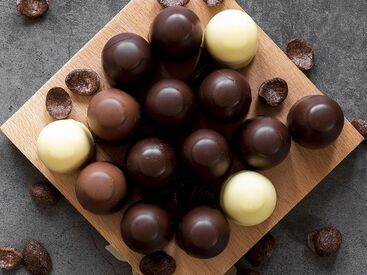 ファッション人材リンク株式会社【FJL】 ﾟ*｡☆ NEWスタッフ募集 ☆。*ﾟ
人気チョコレートSHOP
・20～40代女性スタッフ活躍
・制服支給あり
