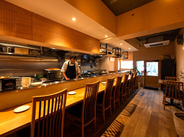 lu.cucina(ル・クッチーナ) カウンター9席＋２テーブルの店内でホールサービスを担当していただきます！